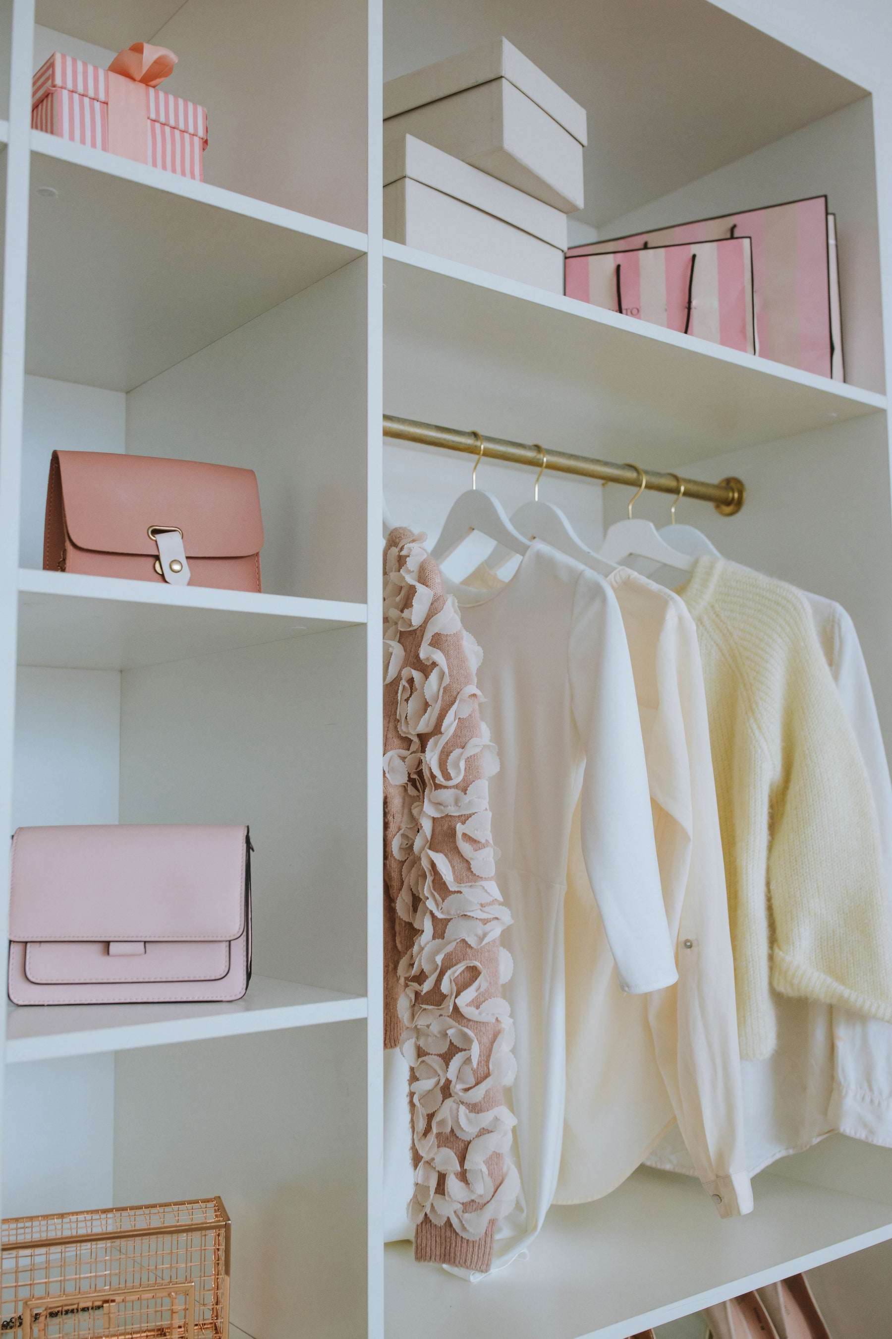 Organize Your Closet the Wir Way: Streamline Your Style